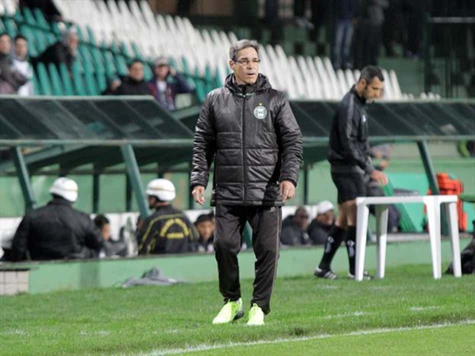 Após indicar saída, Paulo César Carpegiani renova com Coritiba