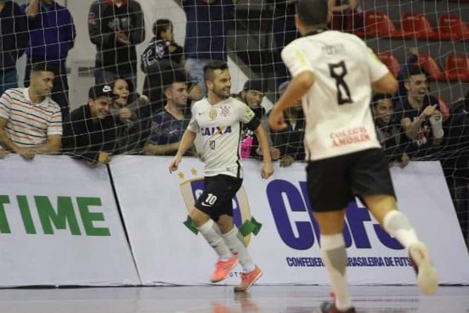 Timão faz golaço no último lance e vira pra cima do Sorocaba na 1ª final