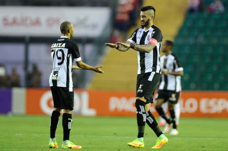 Figuerense é mais um clube brasileiro a vestir Adidas. Umbro deve fechar com Avaí