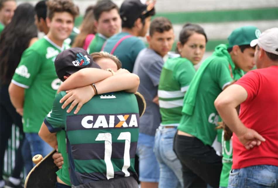Jovem torcedor fala sobre amor pela Chape e afirma: 'foi um baque'