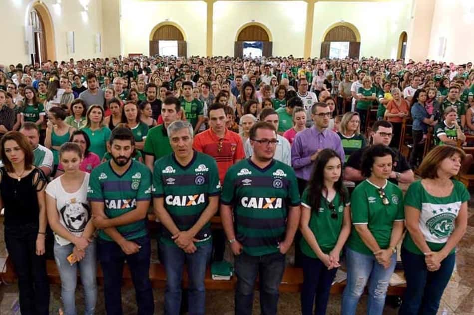 Dirigentes da Chapecoense falam de apoio dos clubes e citam reconstrução