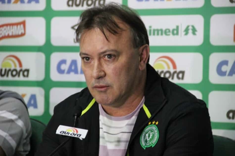 Ex-meia da Chape soube da tragédia quando velava sua esposa
