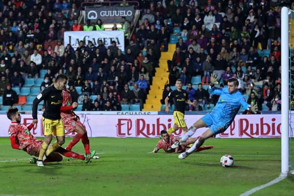 Atlético goleia 'time do presunto' e fica perto de avançar na Copa do Rei