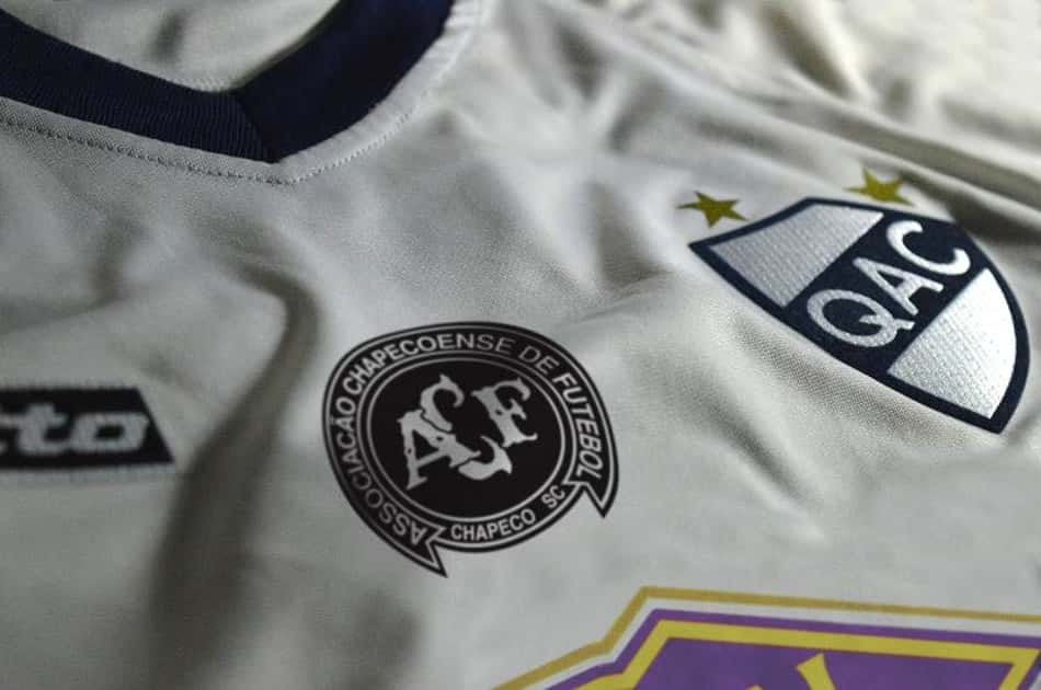 Segunda Pele mostra os times que fizeram homenagem para Chape em suas camisas