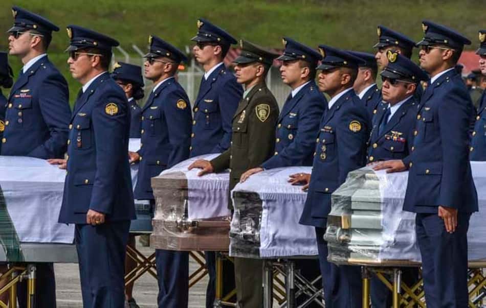 Após cortejo e cerimônia, 50 corpos deixam a Colômbia rumo a Chapecó