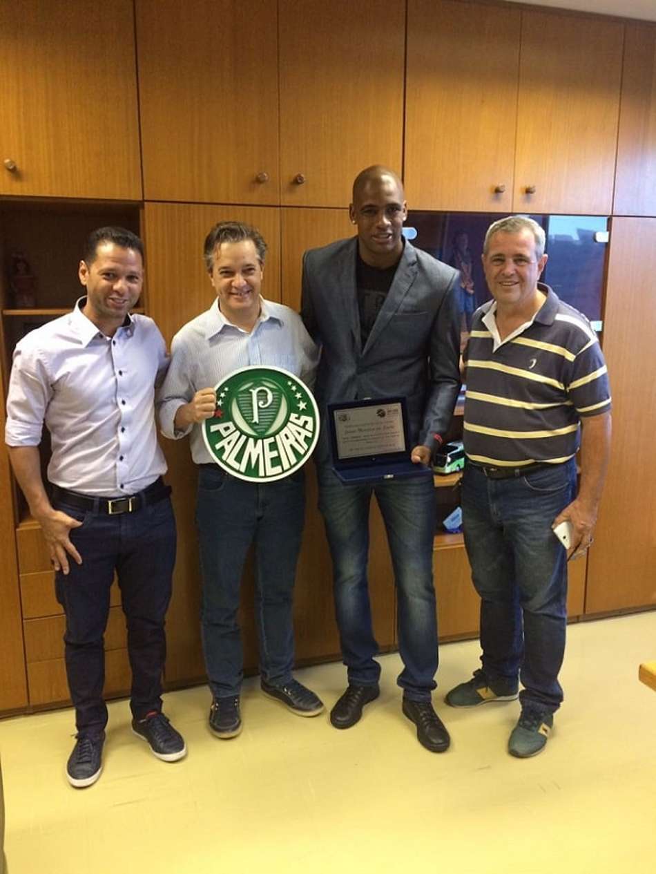 Jailson foi homenageado na segunda (5) pela prefeitura de São José dos Campos, sua cidade natal