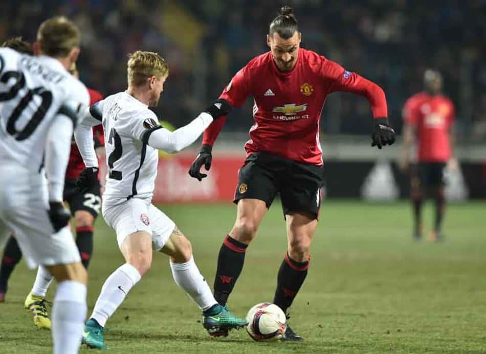 Com golaço de Mkhitaryan, United vence e avança na Liga Europa
