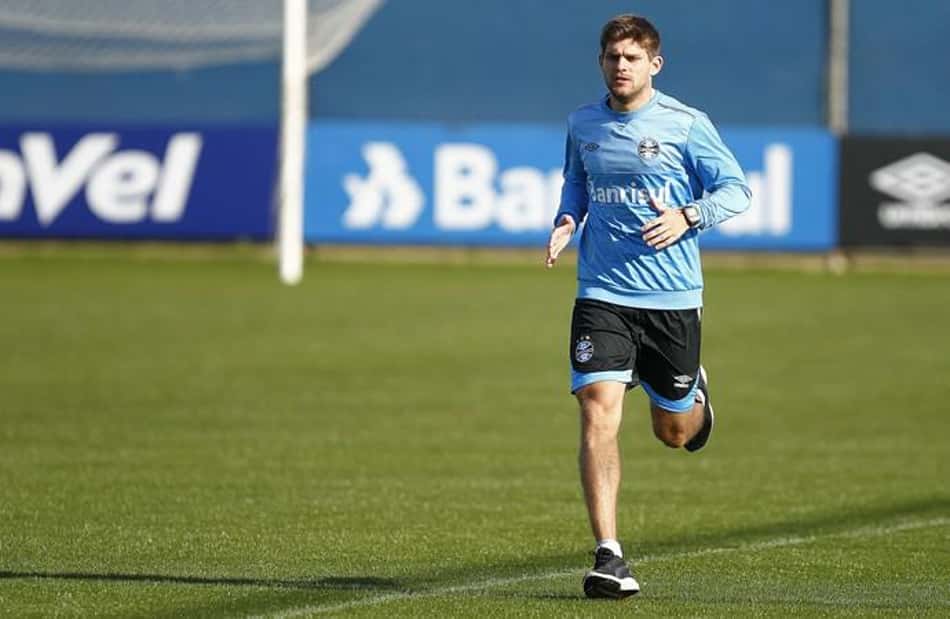 Após muito tempo, defesa "titular" do Grêmio pode reaparecer no Brasileirão