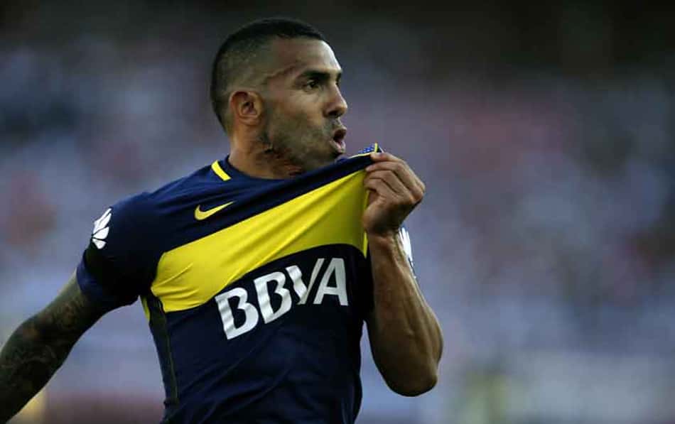 Com proposta tentadora da China, Tevez diz: 'Estou sofrendo muito'