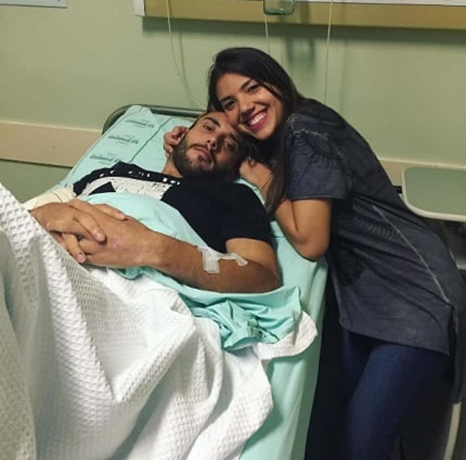 Irmã de Alan Ruschel posta foto com o jogador no hospital: 'Um Guerreiro'