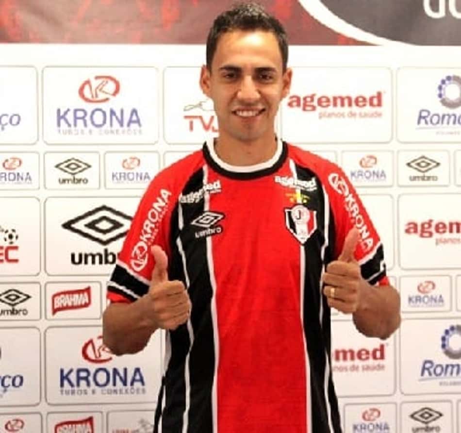 Ex-Inter, lateral projeta recomeço em 2017: 'Vou atrás dos meus objetivos'