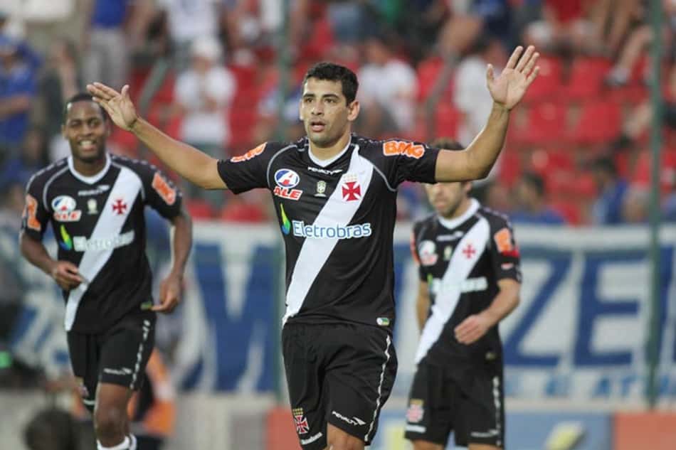 Com chance de perder Nenê, torcida do Vasco sonha com Diego Souza como presente de Natal
