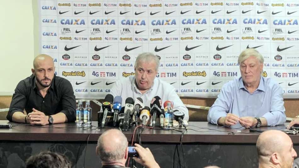 Corinthians se reformula após debandada em diretoria e comissão