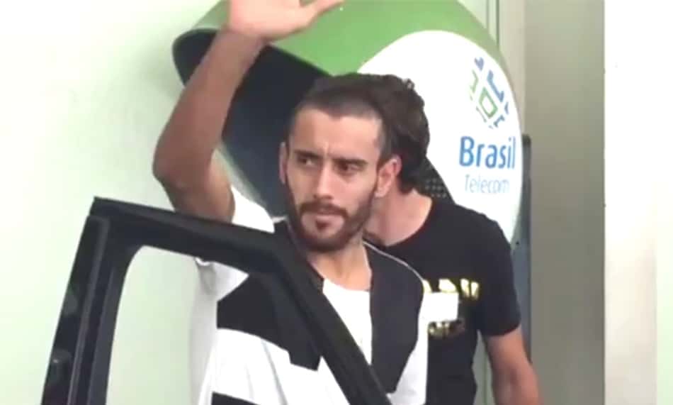 Acompanhado da família, Alan Ruschel deixa hospital em Chapecó