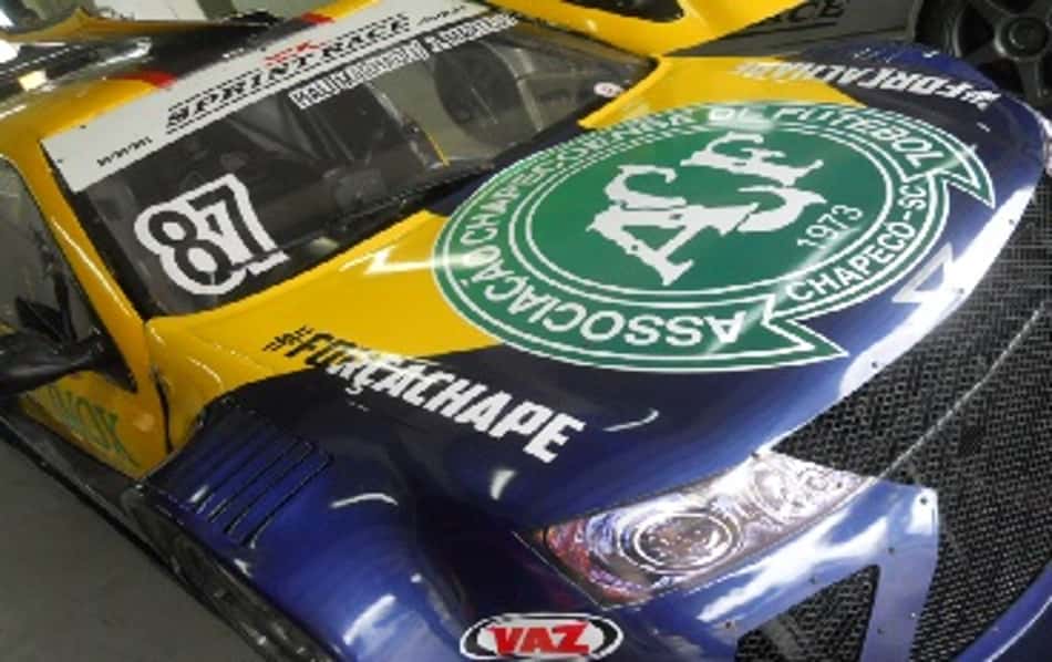 Etapa do Paulista de automobilismo é marcada por homenagens à Chape