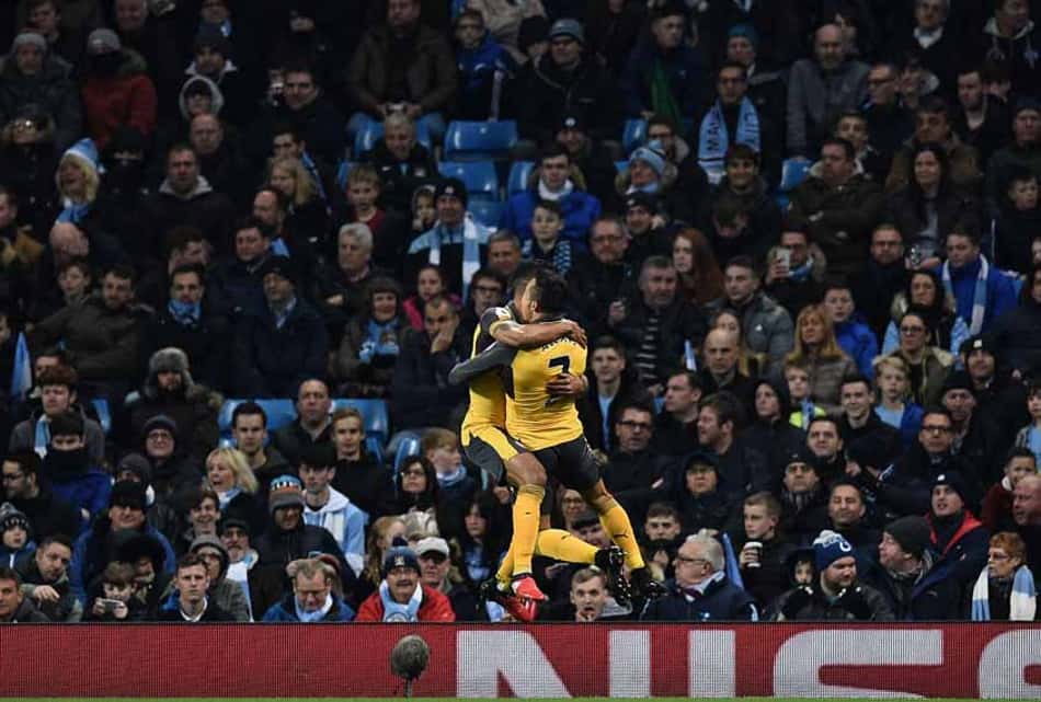 Manchester City x Arsenal - Walcott e Sánchez