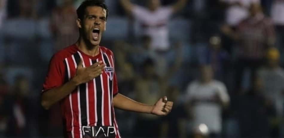 De olho em 2019, São Paulo pede o retorno do zagueiro Lucas Kal