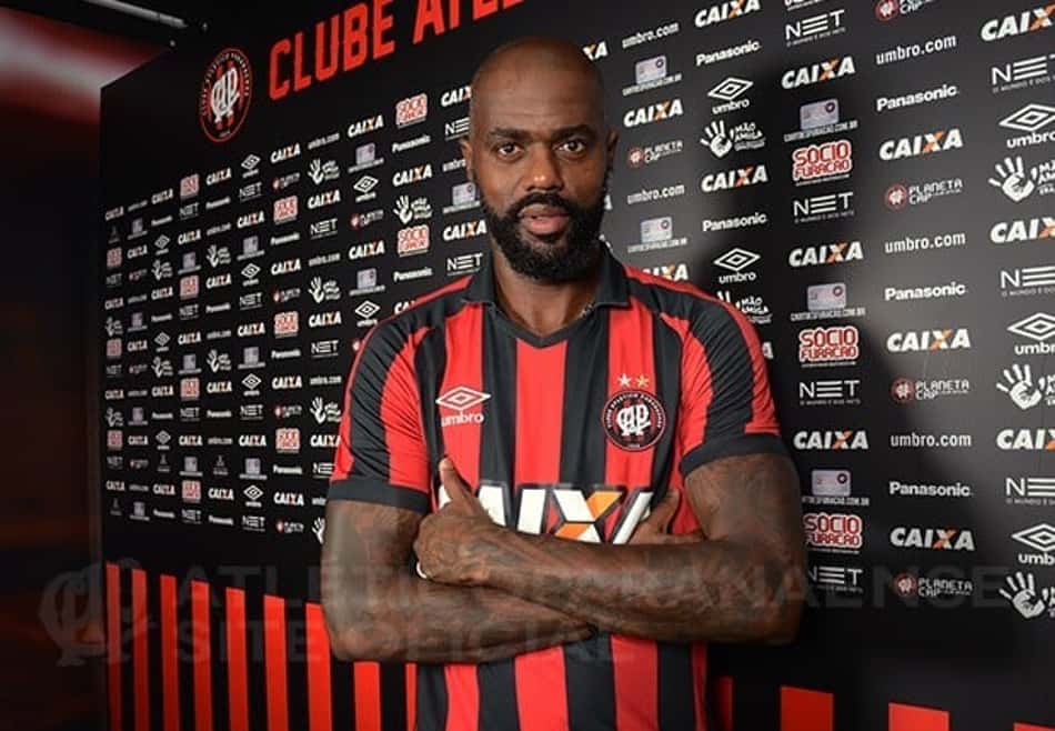 Atlético-PR oficializa contratação de Grafite, 37 anos