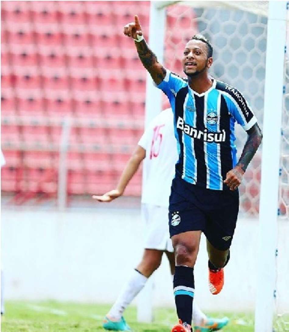 Artilheiro do sub-20 do Grêmio, Luan projeta vaga na equipe principal