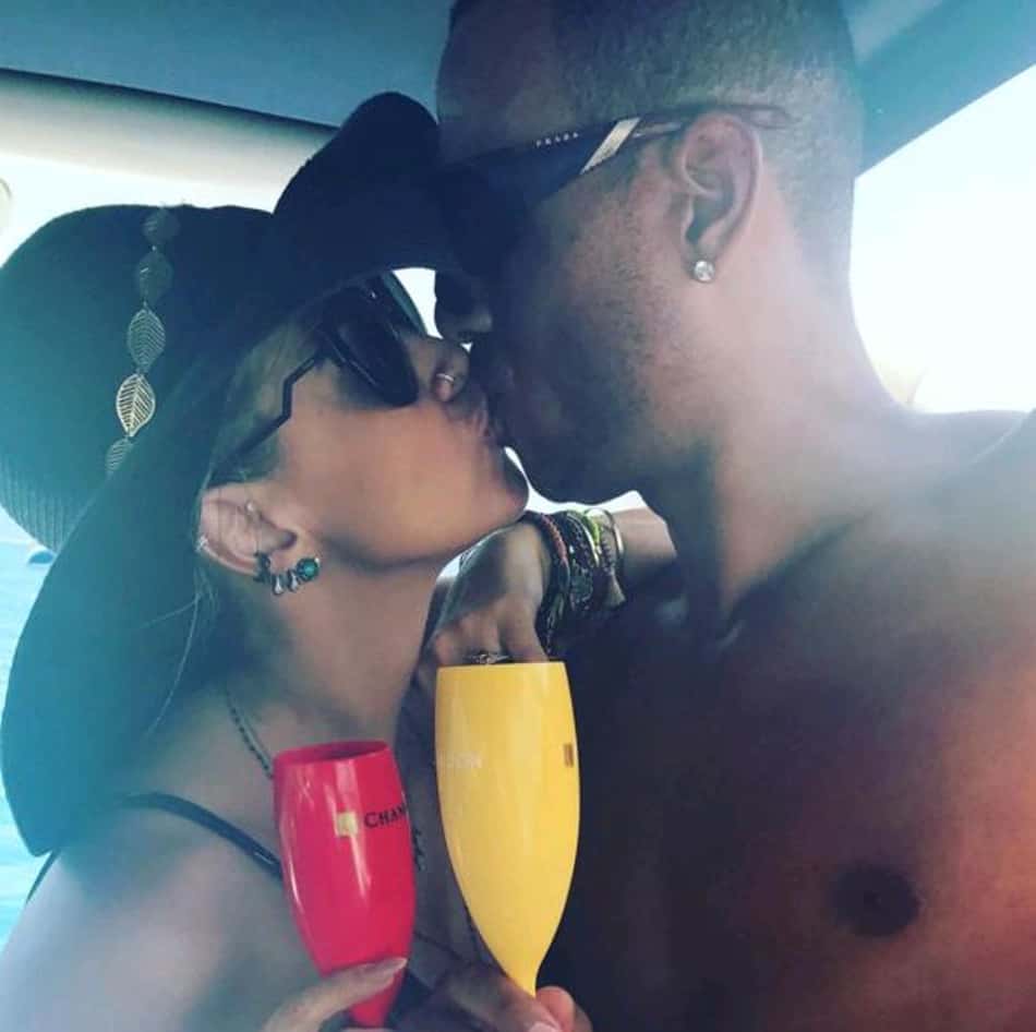 Novelão! Esposa e Luis Fabiano divergem e o Vasco segue no aguardo