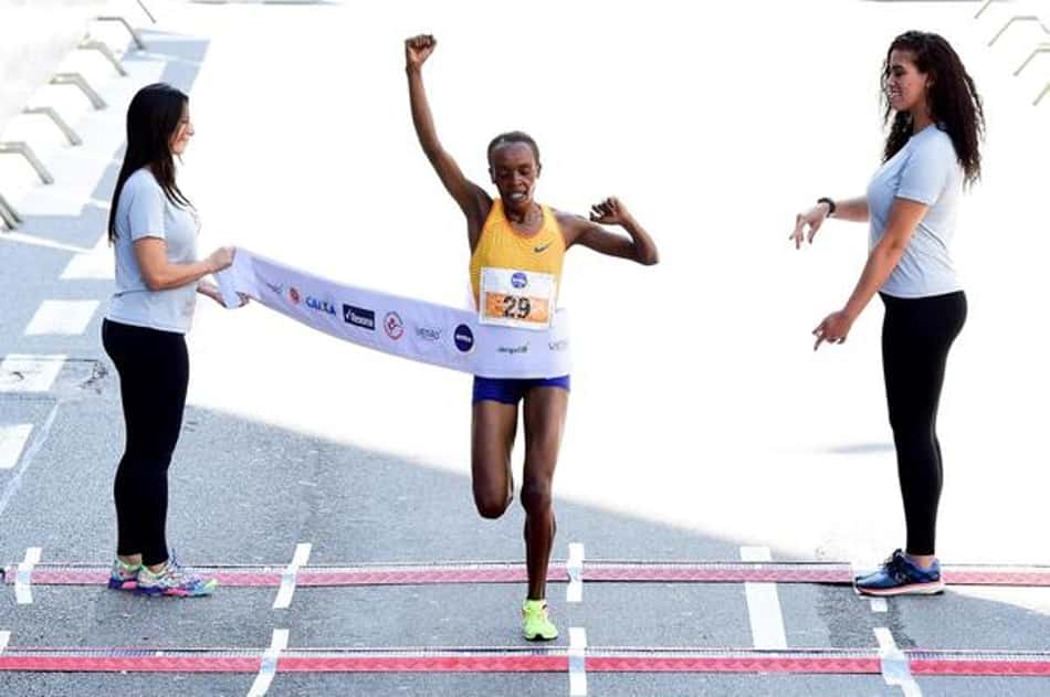 Queniana Jemima Songong vence a prova feminina 