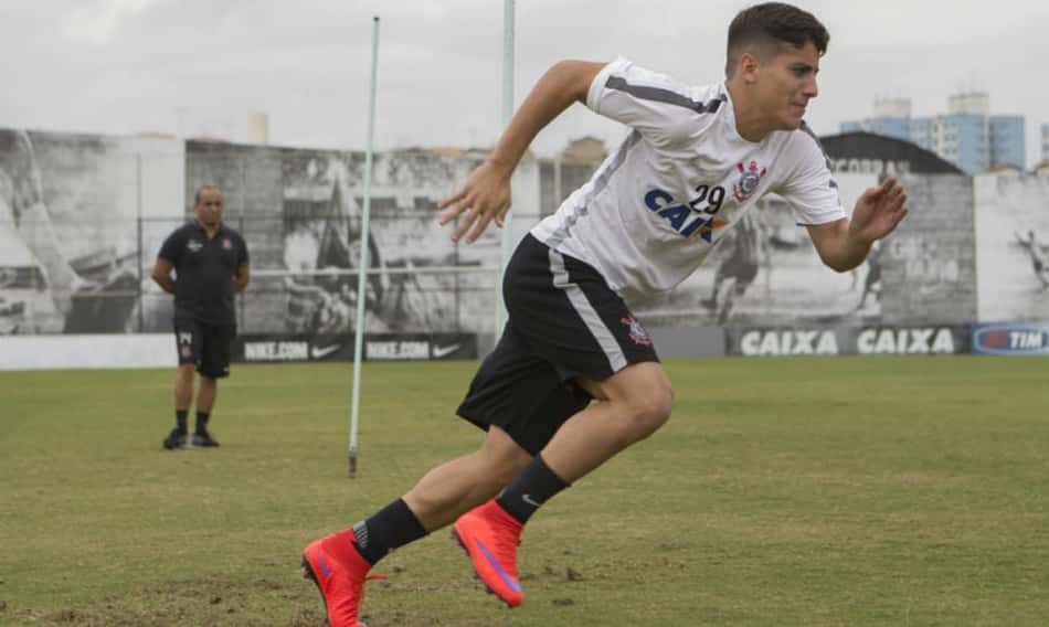 Matheus Cassini se anima a voltar e vira nome em pauta no Corinthians