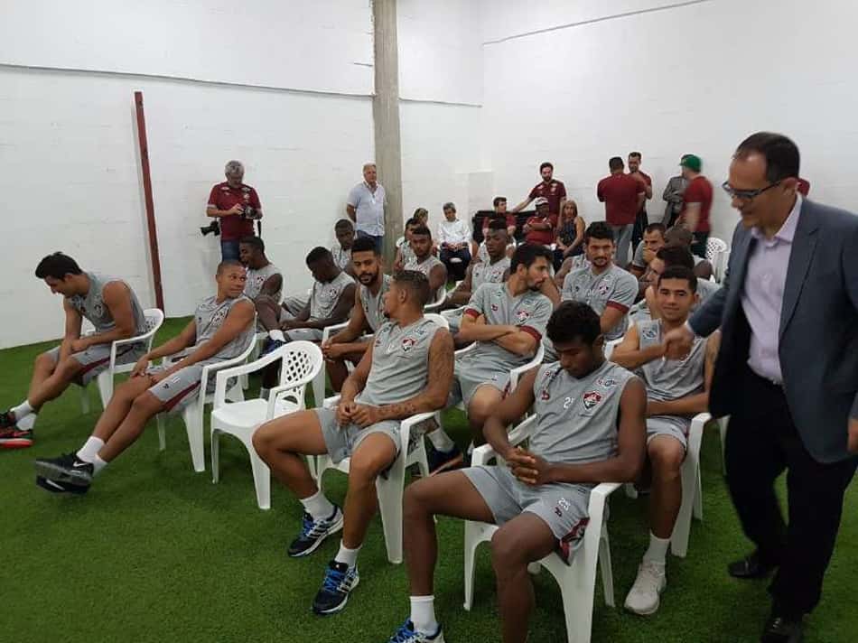 20 jogadores se apresentam no CT Pedro Antonio
