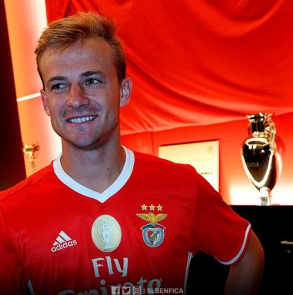 Marcelo Hermes é apresentado ao Benfica: 'Sonho realizado'
