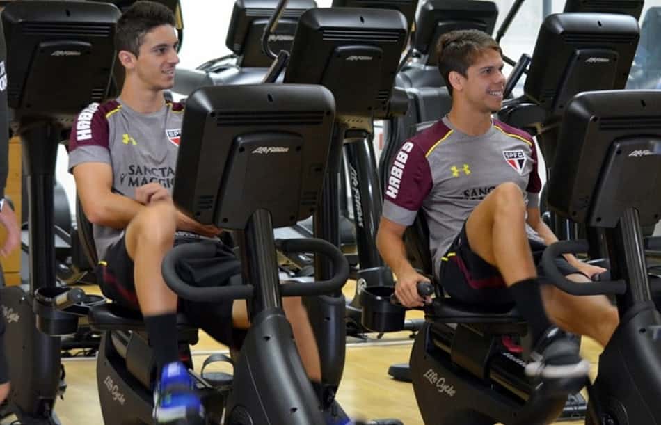 Volante do São Paulo realiza sonho após 'dominar' Cotia e quer títulos