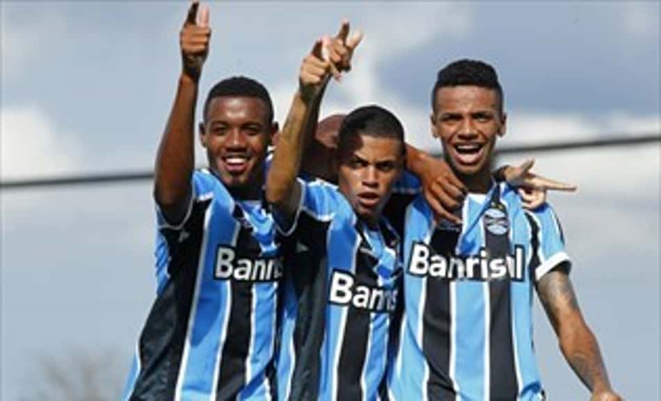Grêmio massacra Auto Esporte-PB e garante classificação antecipada