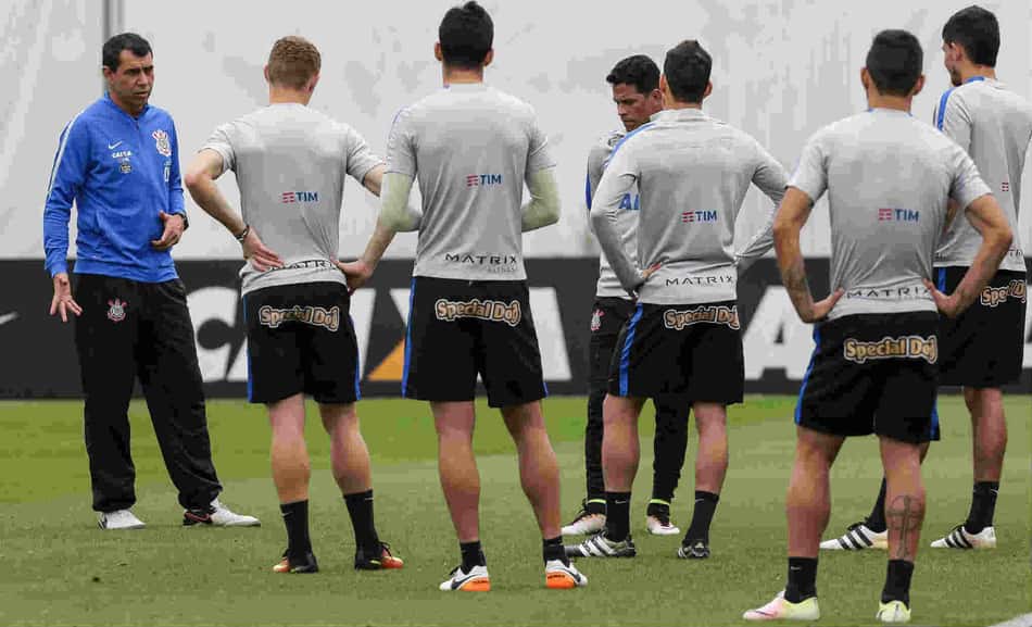 Corinthians tem elenco de 35 nomes, mas Carille quer contar com 28. E aí?
