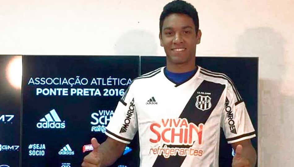 Desarmes e rebatidas: veja os números de Antônio Carlos, alvo do Palmeiras