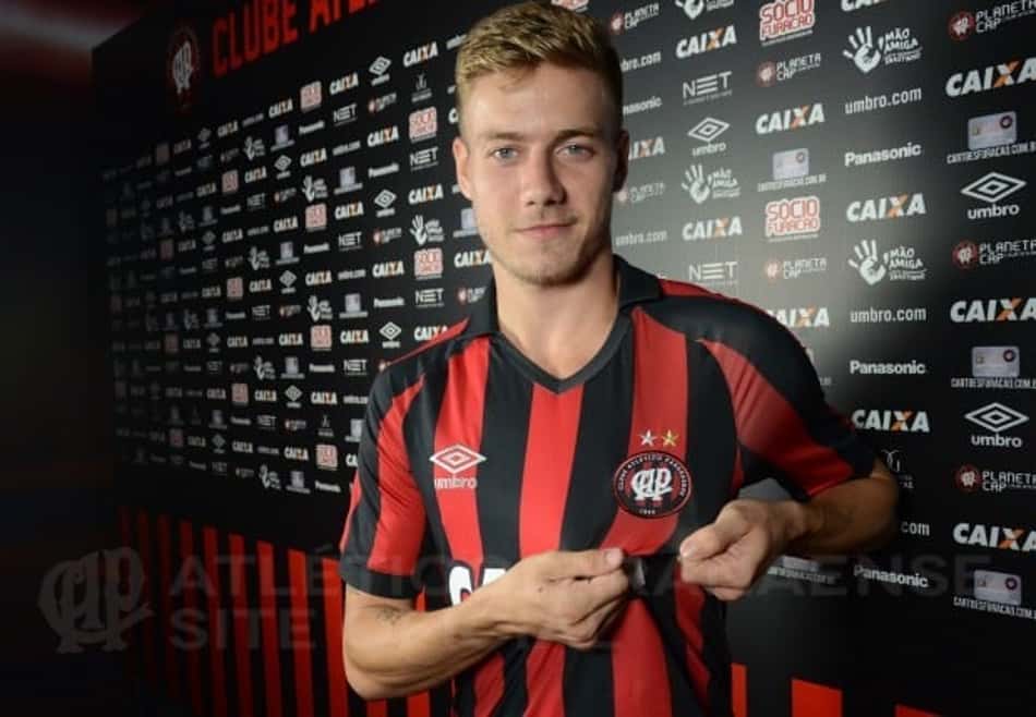 Atlético-PR confirma atacante Luis Henrique, ex-Botafogo
