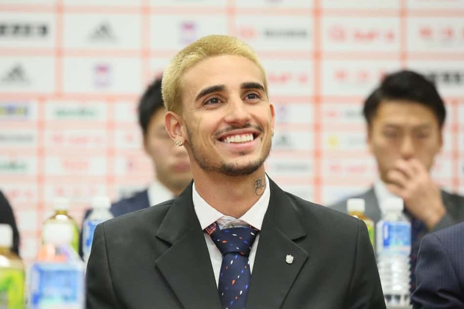 Thiago Galhardo é apresentado pelo Albirex Niigata do Japão