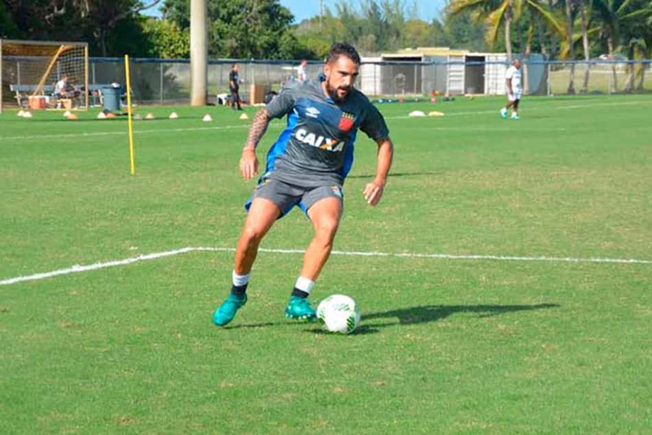 Vasco realiza primeiro treino em campo na Florida