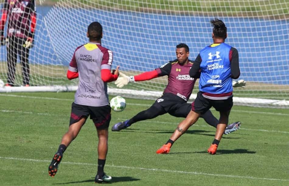 No São Paulo, Chavez celebra 'duelo particular' com o River