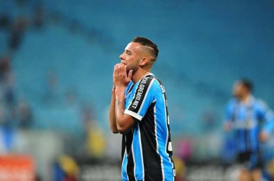Guilherme assina com o Botafogo e chega ao ES nesta quinta à noite