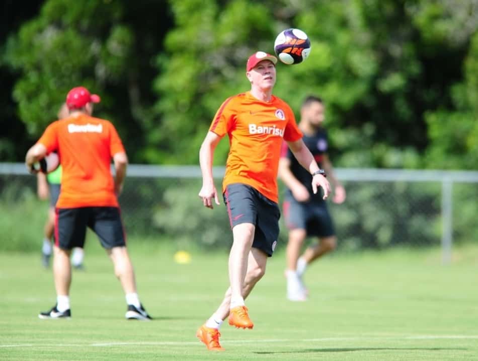 Treinamentos de Zago recebem elogios de volantes do Inter