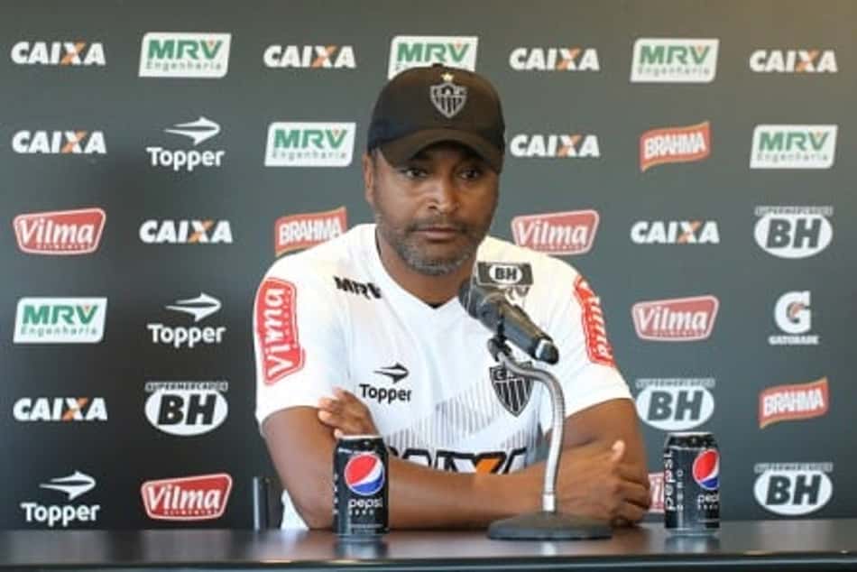 VÍDEO: Roger Machado exalta torcedores do Atlético-MG: 'Essa torcida é diferente'