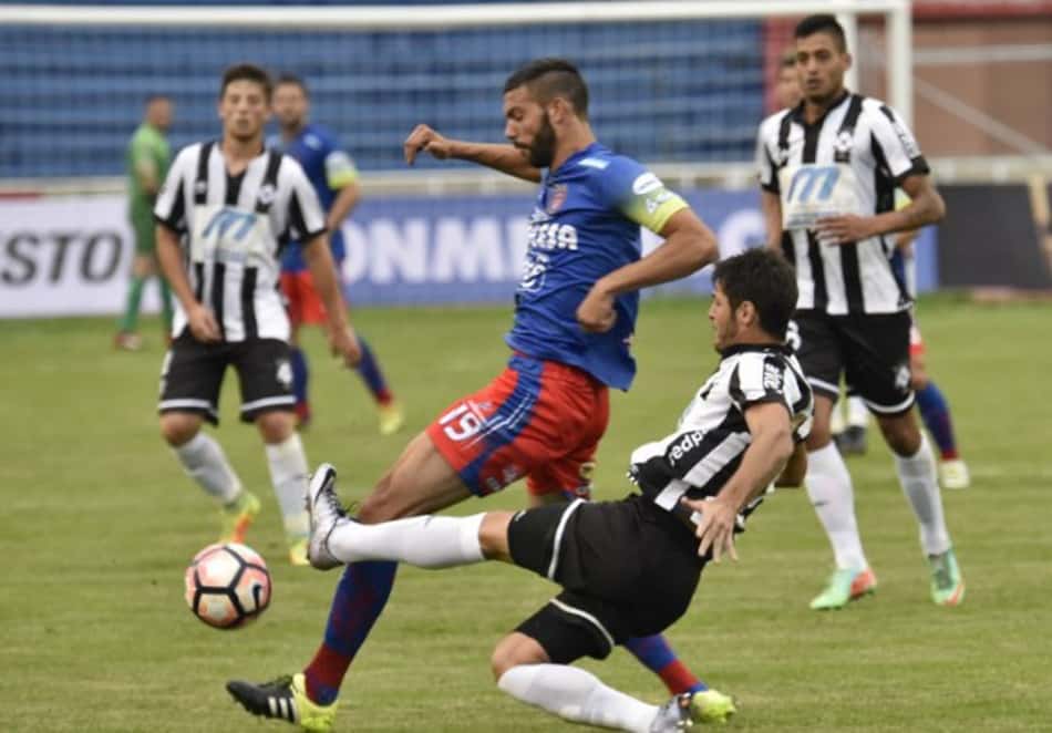 Em jogo movimentado, Universitario Sucre vence o Montevideo Wanderers
