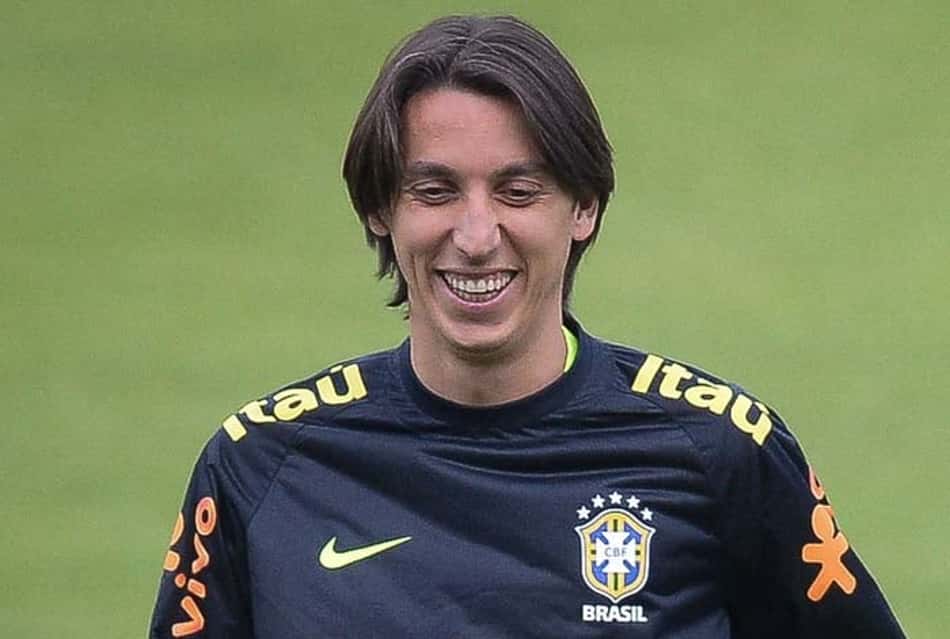 Torcida do Grêmio comemora entrada de Geromel em jogo da Seleção