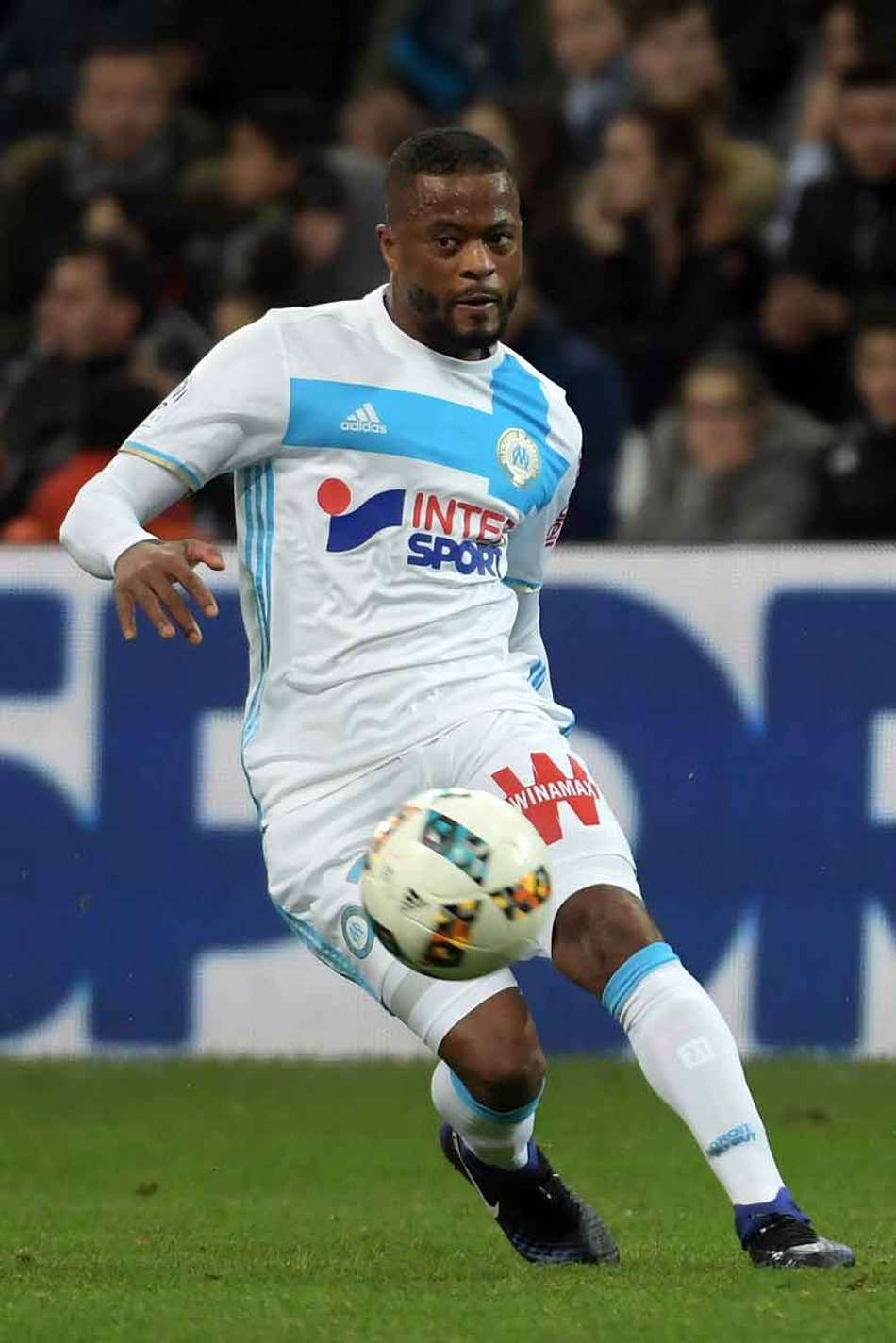 Patrice Evra faz vídeo repleto de humor para falar sobre Boca x River