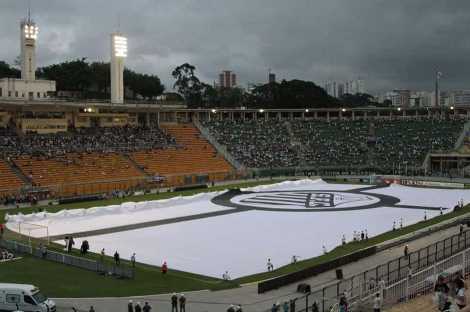 Santos jogou contra o Kenitra (MAR), no início do ano, em amistoso no Pacaembu 