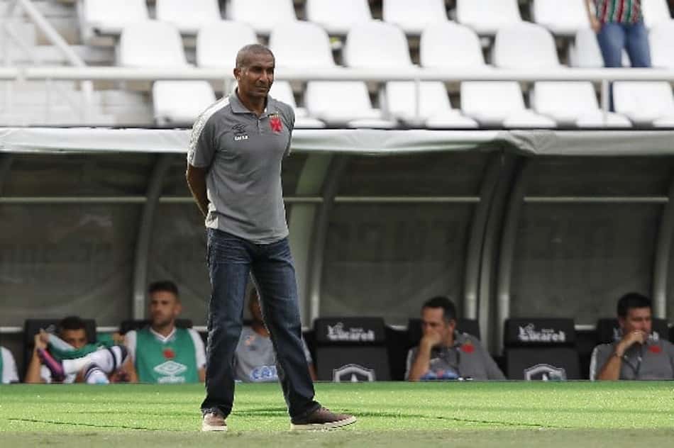 Vasco vive apreensão pelos reforços para elenco ser fechado