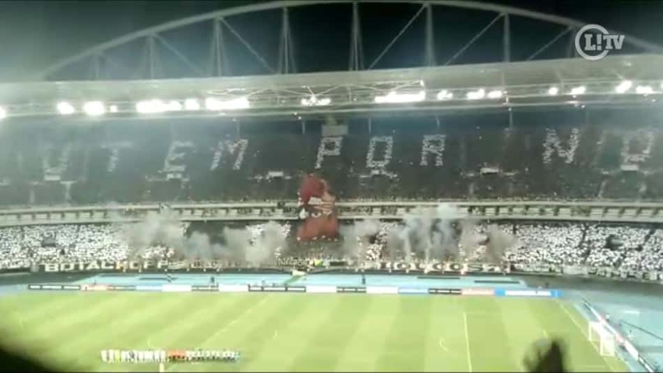 VÍDEO: Lutem por nós! Torcida do Botafogo faz belo mosaico em jogo da Libertadores