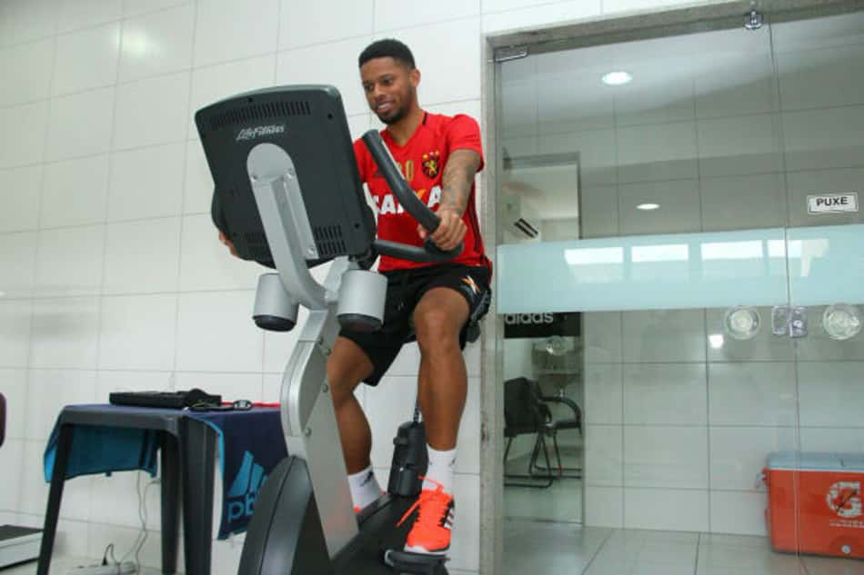 André realiza testes físicos nesta manhã no CT do Sport