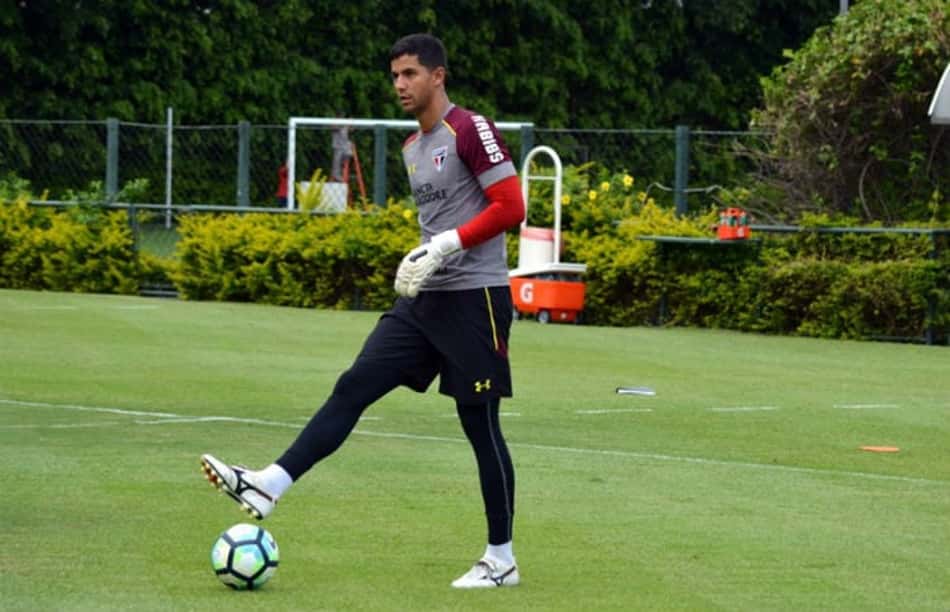 Goleiro é um dos jogadores com mais lançamentos certos do Brasileiro