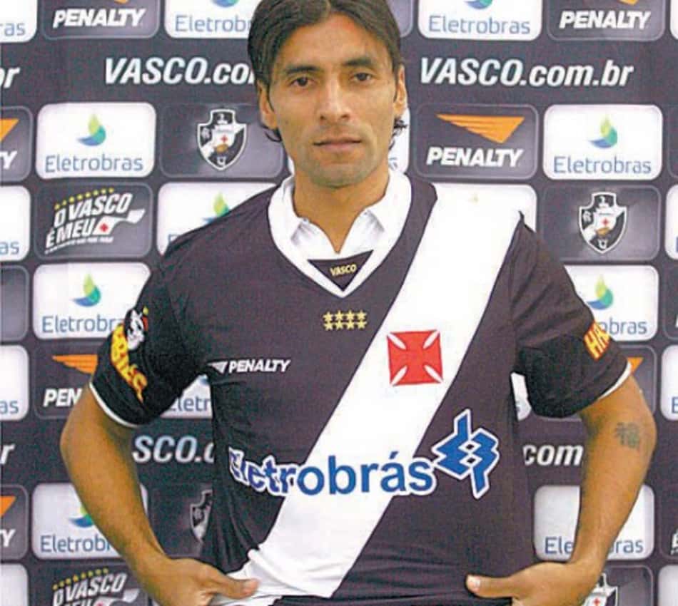 Meia ex-Vasco hoje no Deportivo Capiatá descarta favoritismo e exalta futebol brasileiro