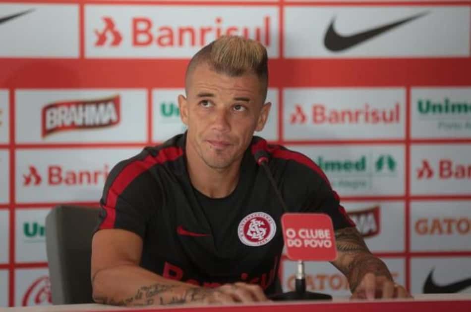 Em treino, Zago indica que poupará titulares contra o Passo Fundo