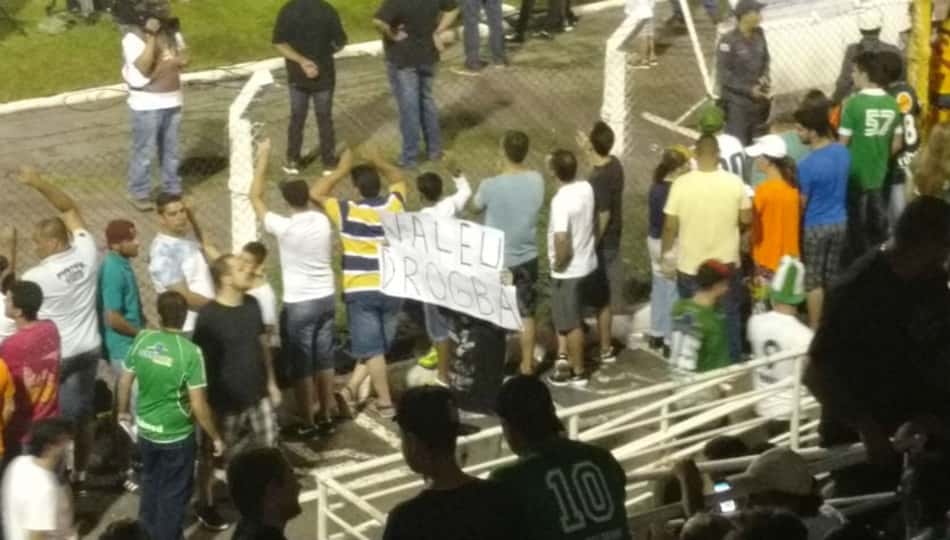 'Ô Drogba, cadê você?': Corinthians é provocado pela torcida da Caldense